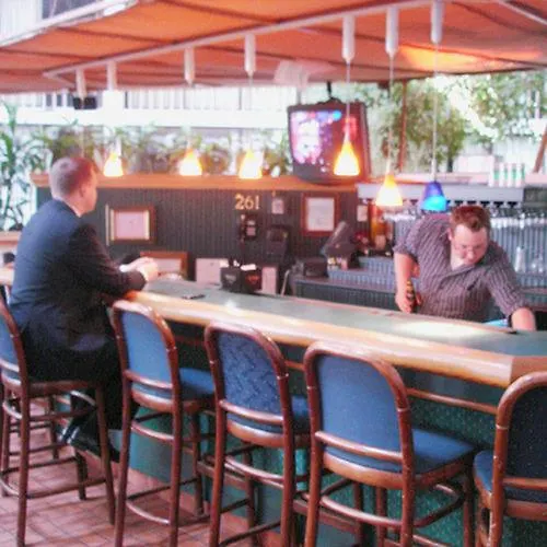The Atrium On Third Hotel 2*