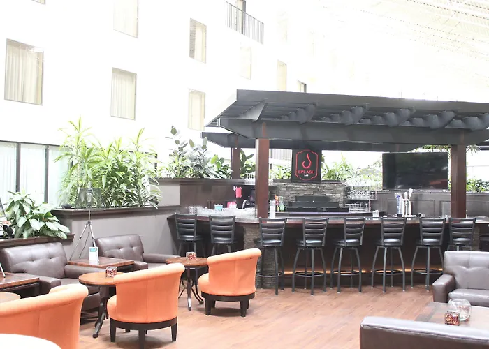 Hotel The Atrium On Third 2*