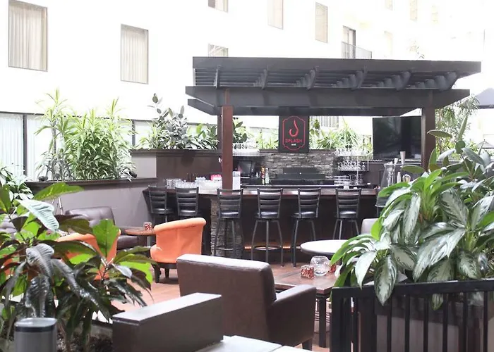 The Atrium On Third